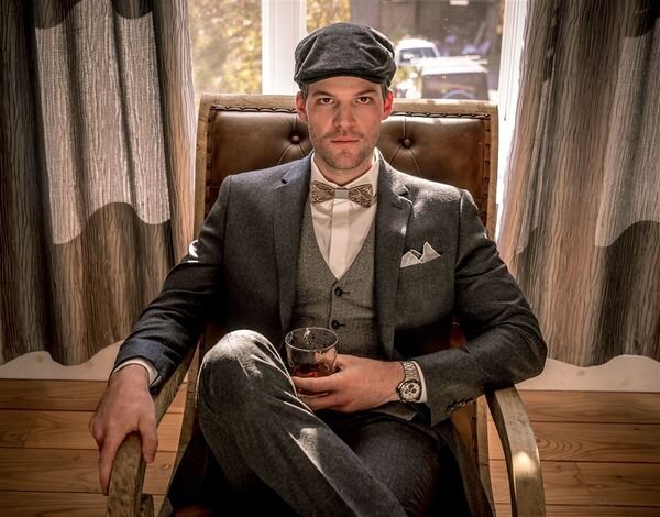 Comment adopter le look Peaky Blinders avec leur costume sur mesure ? -  Blandin & Delloye