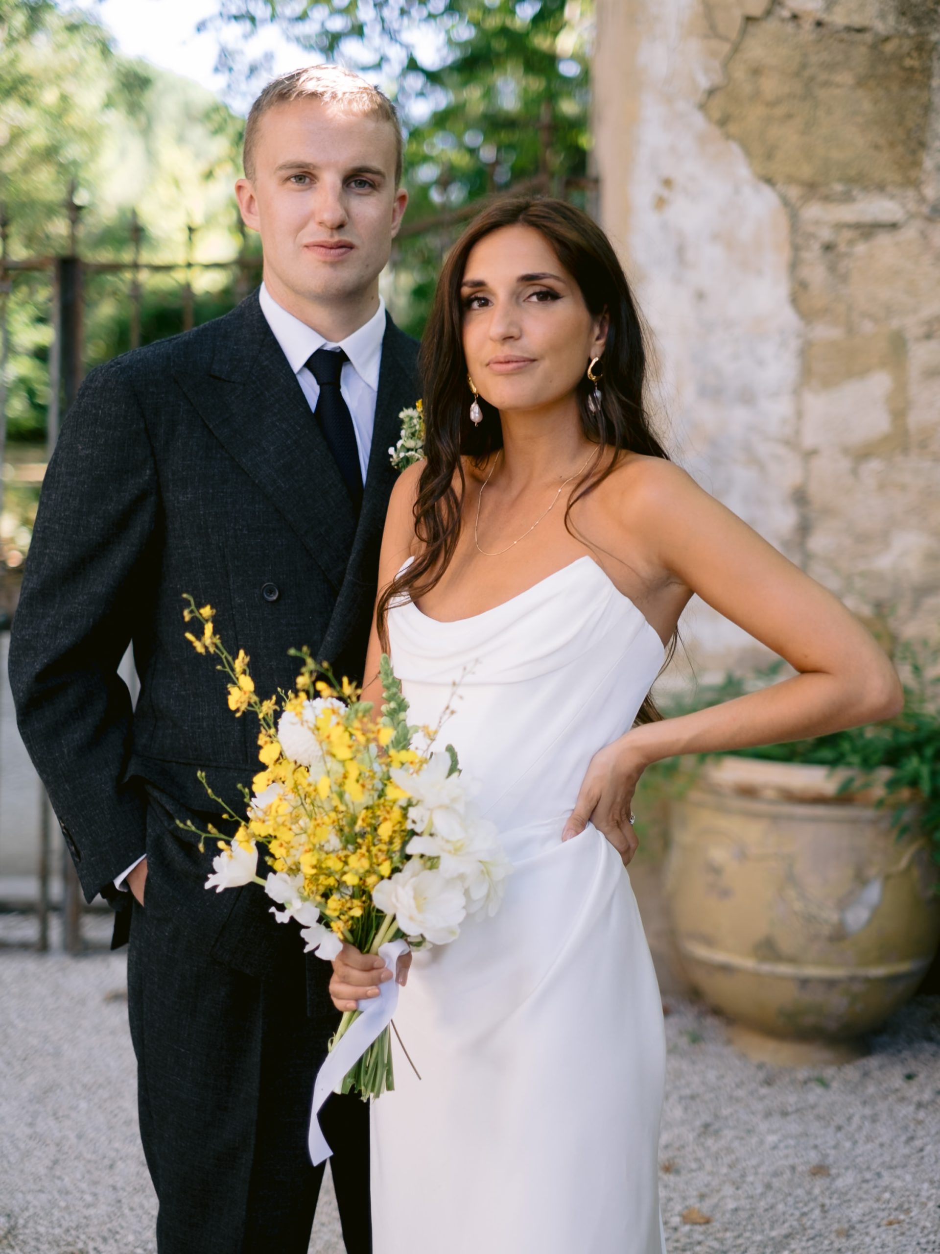 Comment réussir ses photos de mariage ? Le guide du costume parfait