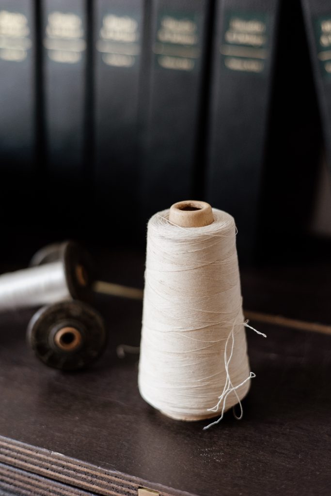Image descriptive de la demi mesure industrielle et de l'écoresponsabilité.