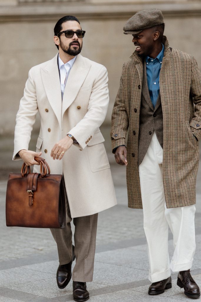 Image descriptive d'un manteau croisé et d'un car coat.